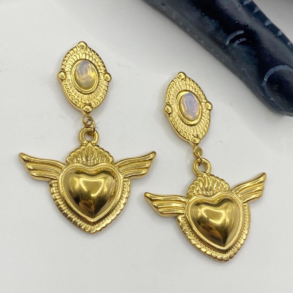 NEW Gold Winged Heart Drop Dangle Earrings - Picture 5 of 8